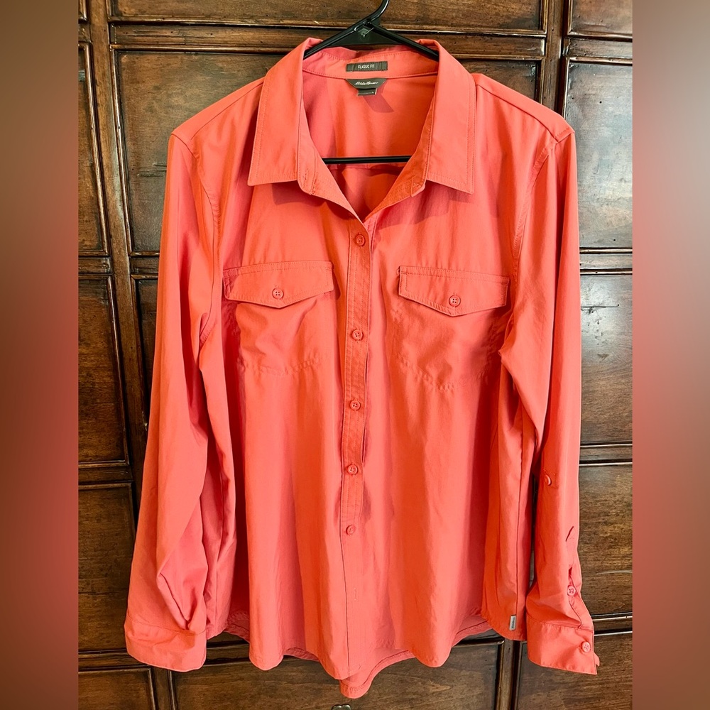 TWO Women’s Columbia lightweight, long sleeve and short sleeve shirts
